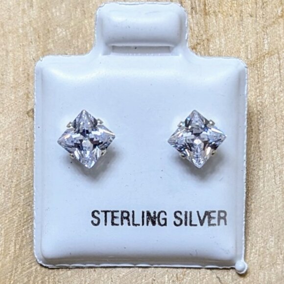 🆕.925 STERLING SQUARE PRINCESS STAR CUT CUBIC ZIRCONIA STUD EARRINGS - UNISEX - Picture 1 of 1